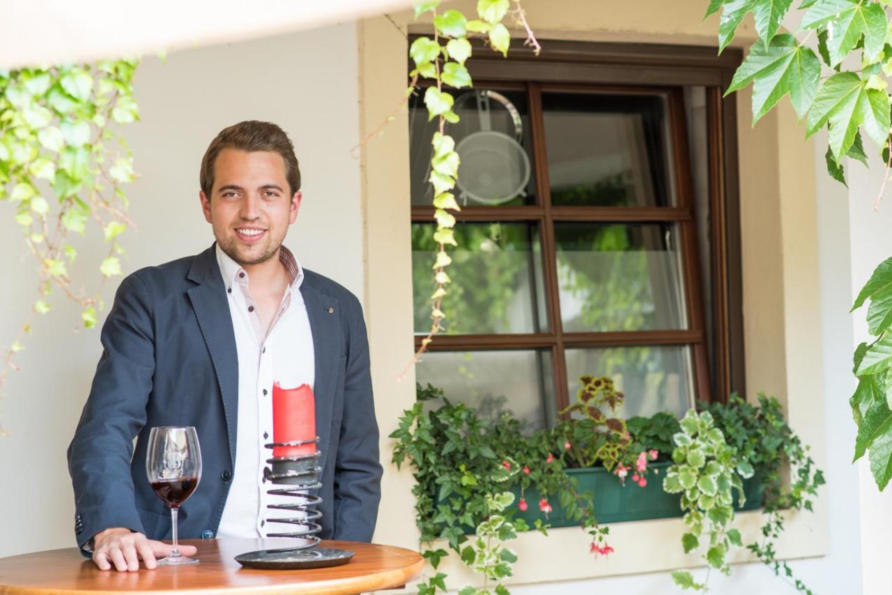Weingut Burger Hotel Kalladorf Ngoại thất bức ảnh