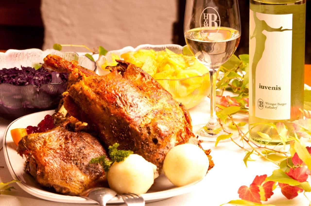 Weingut Burger Hotel Kalladorf Ngoại thất bức ảnh