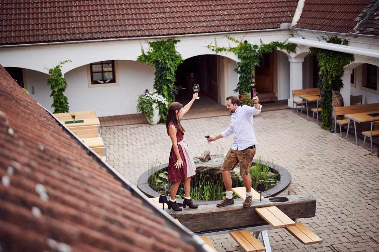 Weingut Burger Hotel Kalladorf Ngoại thất bức ảnh